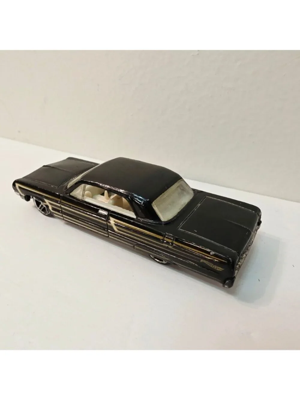 Hot Wheels Muscle Mania 1964 Chevy Impala 2-Door Hardtop Black/Gold